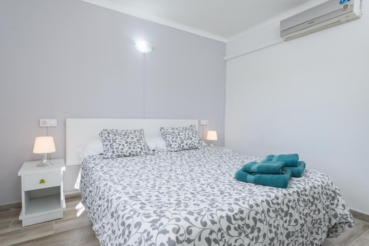 Villa Pau, Pool And Garden Close To The